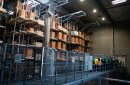 На новом складе VELUX в Колдинге роботы на солнечных батареях упаковывают мансардные окна