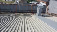 Установка мансардного окна в кровлю из профнастила Установка мансардного окна в кровлю из профнастила