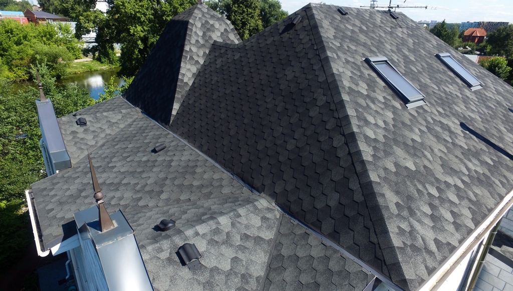 Монтаж битумной черепицы в Реже